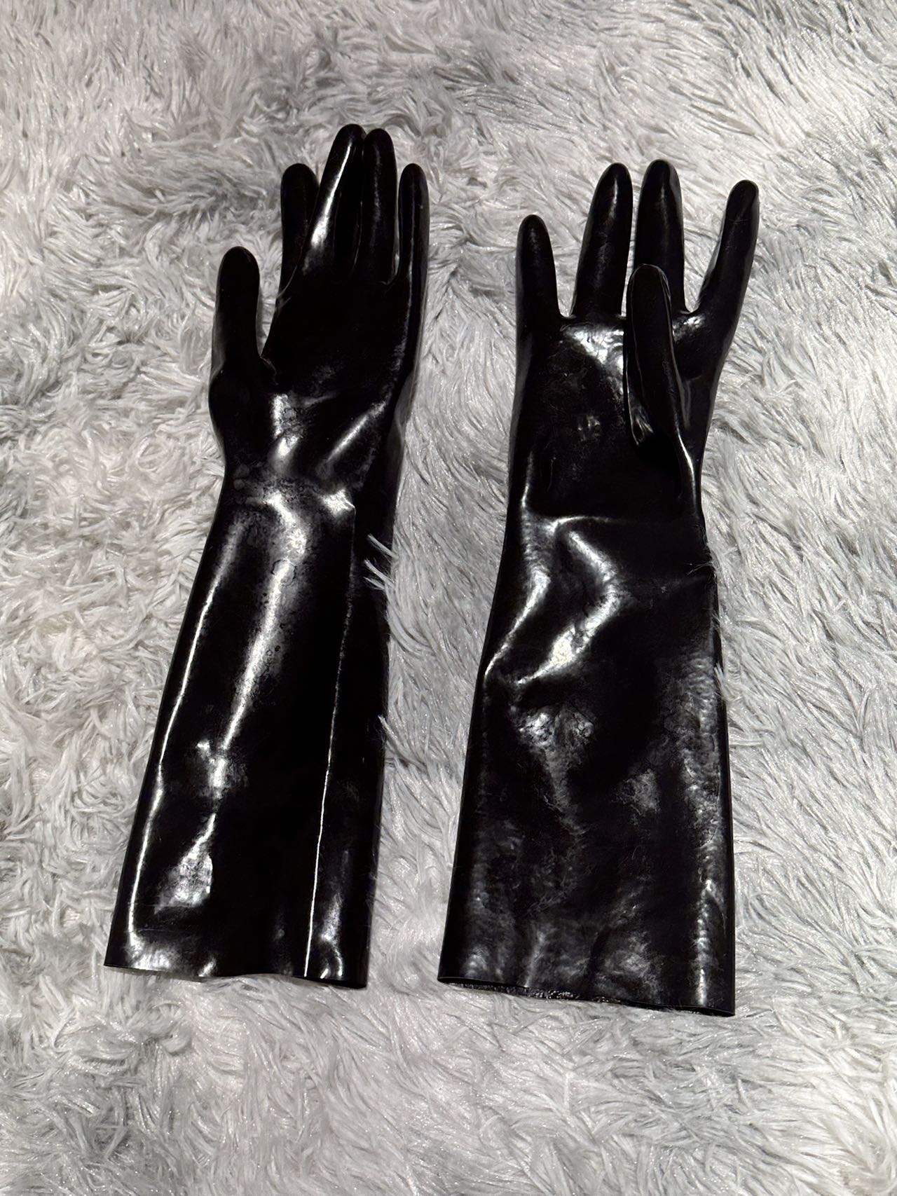 Skintight Short Latex Gloves – Luximous